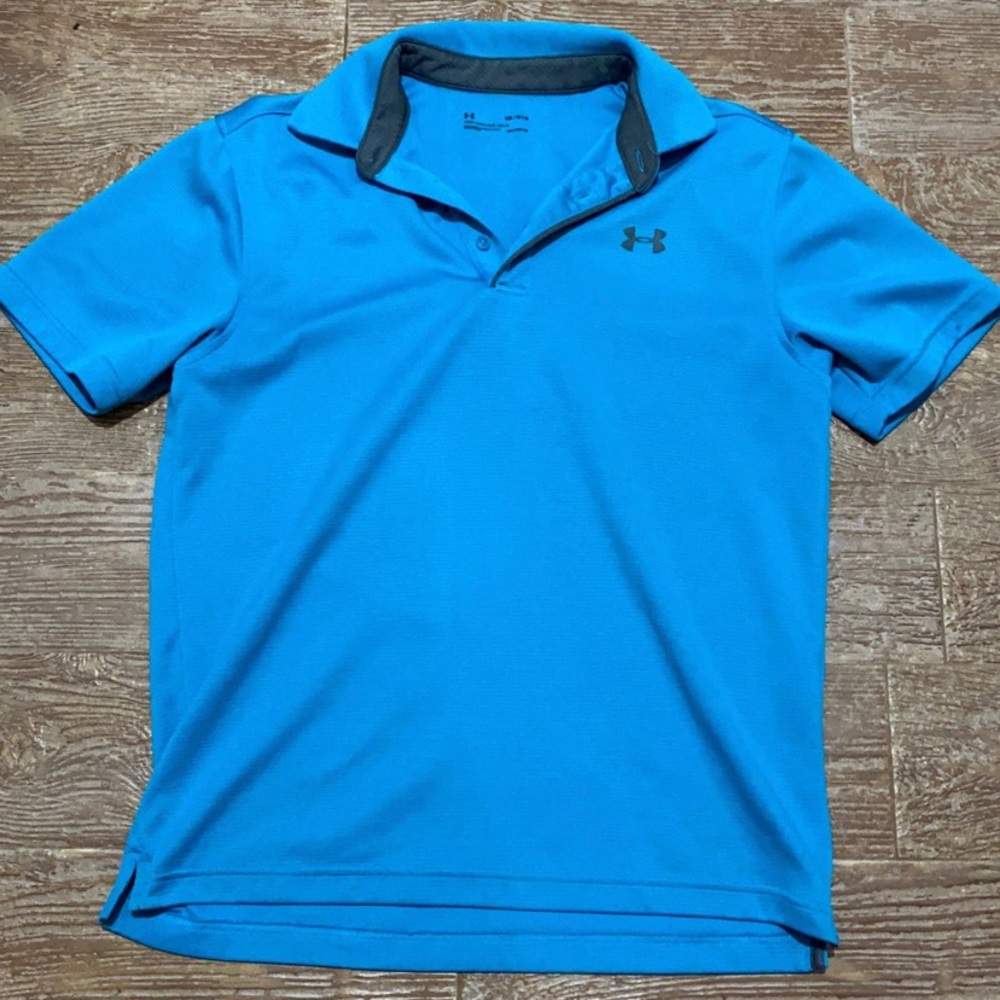 Men’s Under Armour shirt.